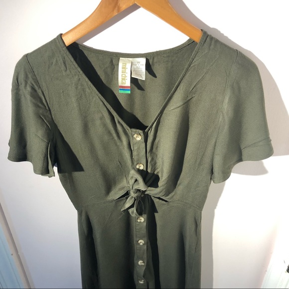 🌻Olive front tie maxi dress🌻 - Picture 2 of 4